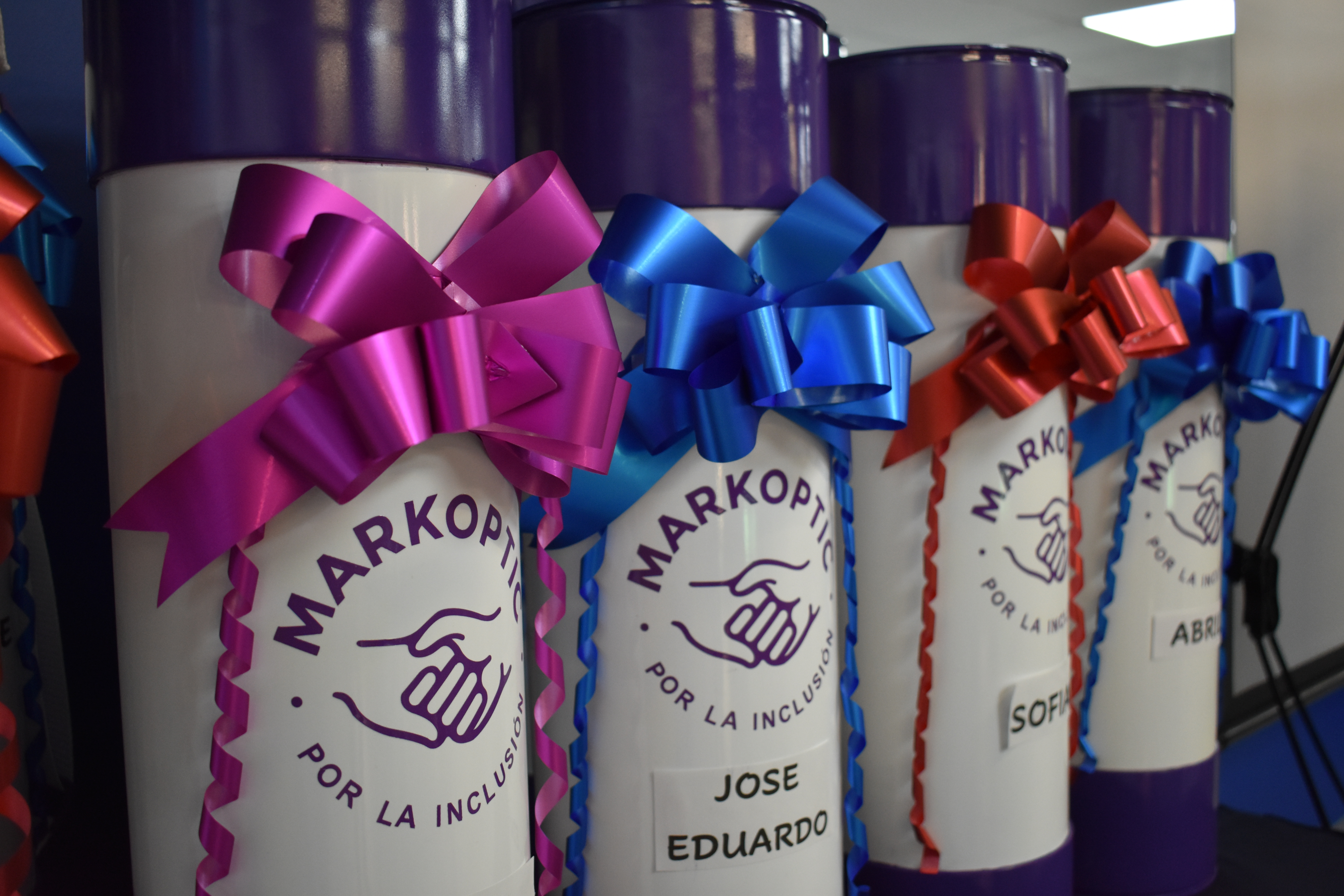 Markoptic y Steren realizan donaciones a comunidad vulnerable